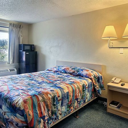Motel 6 Palm Bay Exterior foto